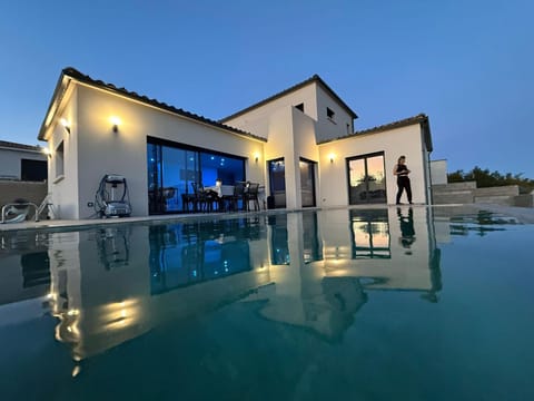 Magnifique maison de village avec piscine chauffée et jacuzzi Villa in Provence-Alpes-Côte d'Azur