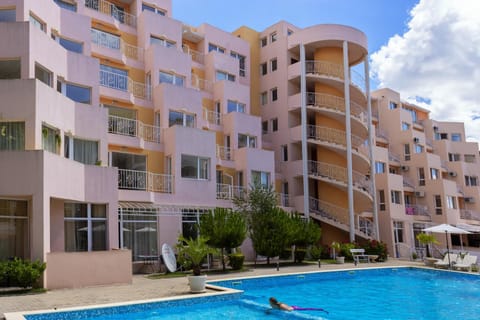 Property building, Day, sunbed