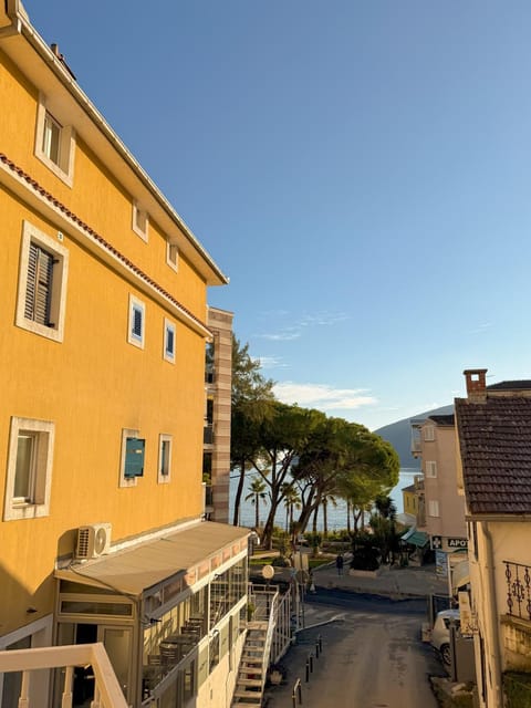 Property building, Day, Sea view, Street view