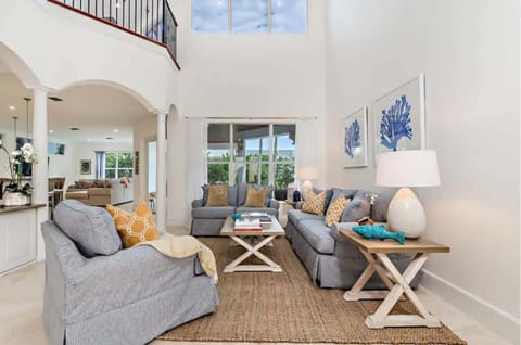 Gregory Place - Dine Alfresco by the Pool in South End Sophistication House in Palm Beach