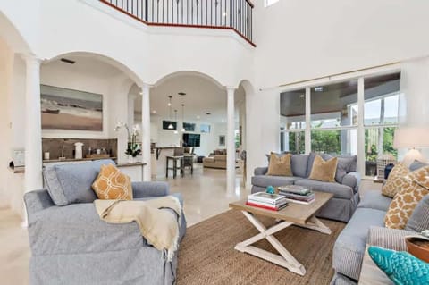 Gregory Place - Dine Alfresco by the Pool in South End Sophistication House in Palm Beach