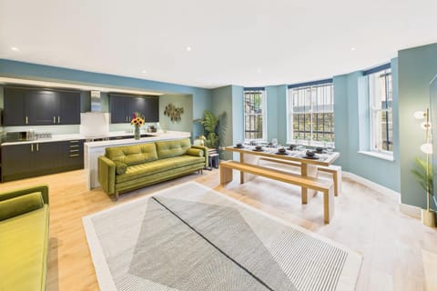 TV and multimedia, Kitchen or kitchenette, Living room, Seating area