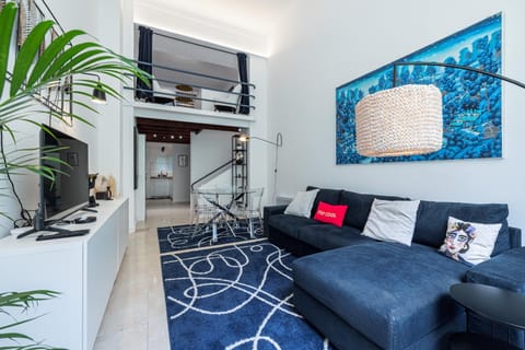 TV and multimedia, Kitchen or kitchenette, Living room, Seating area