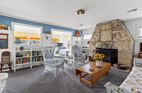 Charming 2-Bedroom Strong Cottage in Twin Lake, MI House in Twin Lake