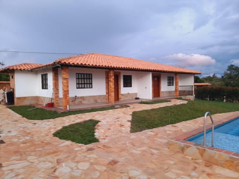 Property building, Day, Pool view, Swimming pool