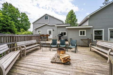 Spacious Home Hot Tub 2 Living Rooms Pets OK House in Cattaraugus