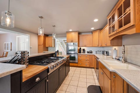 Spacious Home Hot Tub 2 Living Rooms Pets OK House in Cattaraugus