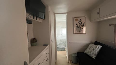 Communal lounge/ TV room, TV and multimedia, Seating area