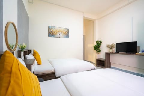 Bed, TV and multimedia, Bedroom