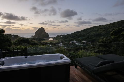Nearby landmark, Natural landscape, Hot Tub, Sea view, Sunset