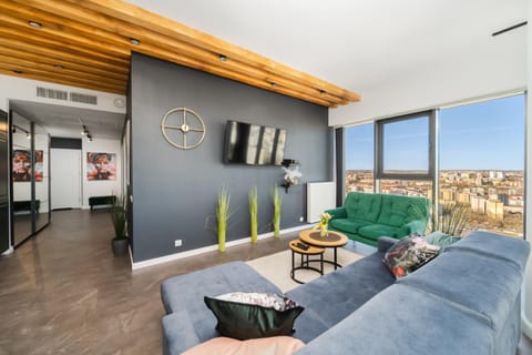 Communal lounge/ TV room, TV and multimedia, View (from property/room), Living room, City view, River view