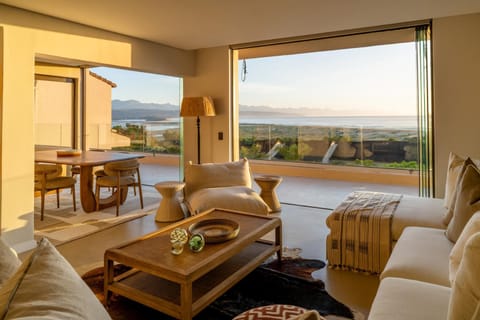 Natural landscape, View (from property/room), Balcony/Terrace, Living room, Seating area, Dining area, Mountain view, Sea view