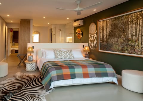 Bed, Photo of the whole room, Bedroom, air conditioner