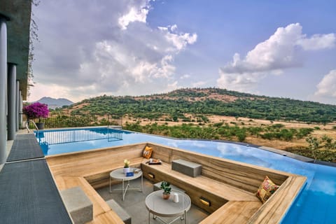Patio, Nearby landmark, Bed, Day, Natural landscape, Billiard, View (from property/room), Balcony/Terrace, Living room, Food and drinks, Dining area, Bedroom, Mountain view, Pool view, Swimming pool, Entertainment, Breakfast, Lunch, Dinner, sunbed, air conditioner