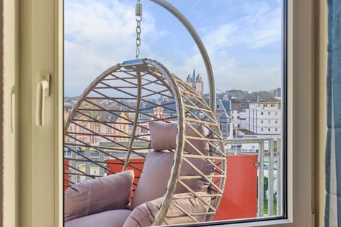 Nearby landmark, View (from property/room), Balcony/Terrace, Landmark view