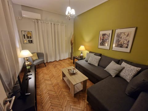 SYGGROU - ONASSIO and REA Hospitals - 1bdr APT - sleep 2-4p Apartment in Kallithea