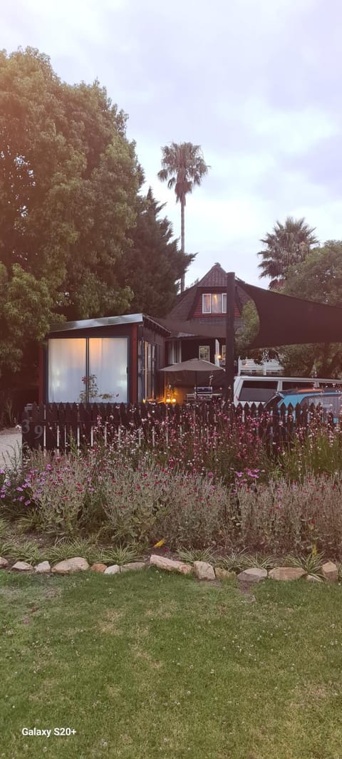 Property building, Natural landscape, Garden, Garden, Garden view