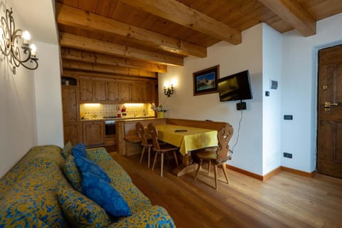 Communal lounge/ TV room, Living room