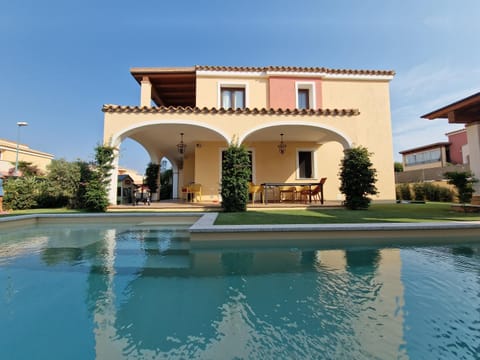 Property building, Swimming pool