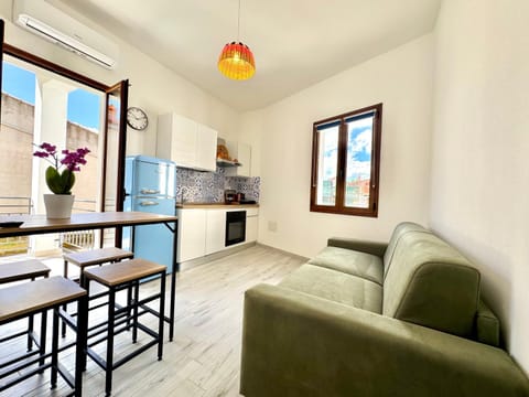 Kitchen or kitchenette, Living room, Dining area, stove