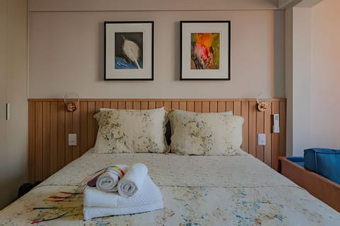 Bed, Photo of the whole room, Decorative detail, Bedroom
