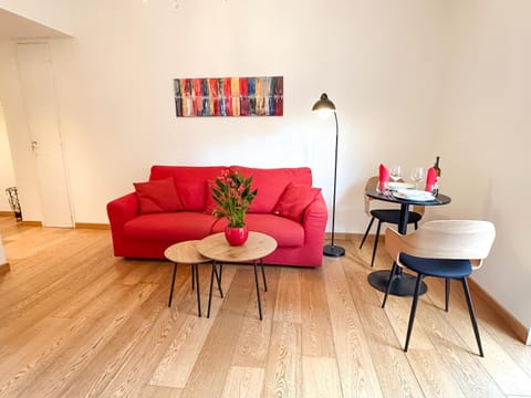 Living room, Seating area, Dining area, air conditioner