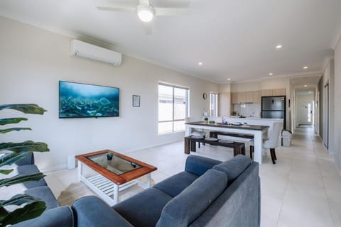TV and multimedia, Living room, Dining area