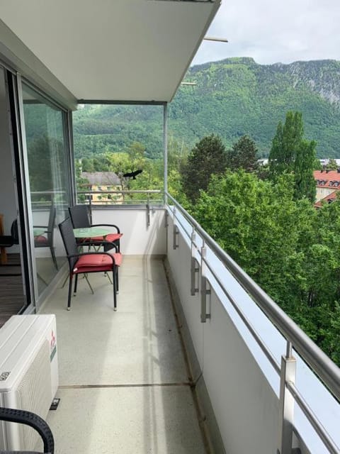 501, Schlafzimmer, Wohnzimmer, Küche und Bad mit Bergblick Apartment in Bad Reichenhall