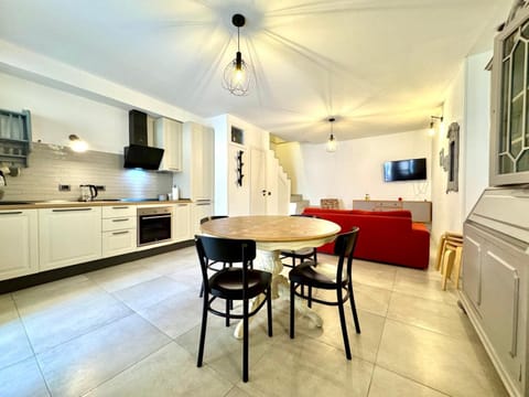 TV and multimedia, Kitchen or kitchenette, Living room, Dining area, dishwasher, oven, stove