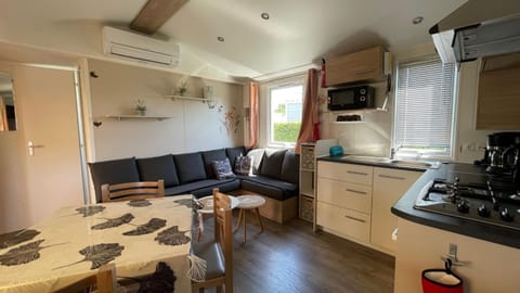 Living room, Dining area, kitchen