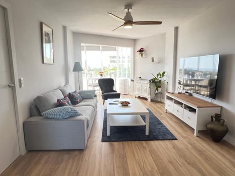 Communal lounge/ TV room, TV and multimedia, Living room