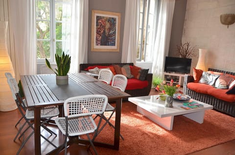 Lounge or bar, Seating area