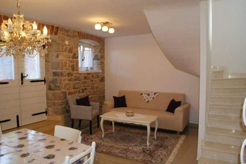 Two rustikal apartments in Vila ''U Kali'' close to the beach, reserved parking place House in Šibenik-Knin County, Croatia