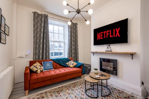 Communal lounge/ TV room, TV and multimedia, Living room, Seating area, Evening entertainment, fireplace