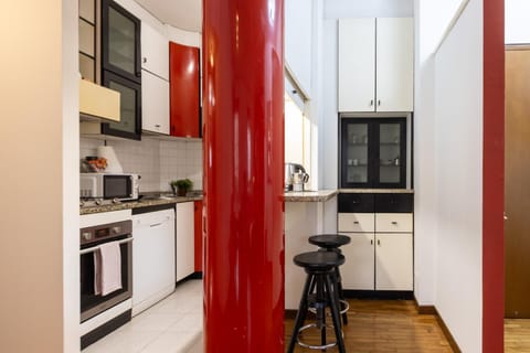 Coffee/tea facilities, Kitchen or kitchenette, dishwasher, furniture, microwave, oven, kitchen