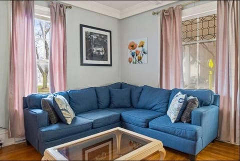 Walk to State park, 6bed,Hot tub & Game room Apartment in Watkins Glen