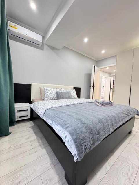 Bed, Photo of the whole room, Bedroom, wardrobe, air conditioner