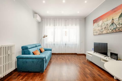 TV and multimedia, Living room, Seating area, air conditioner