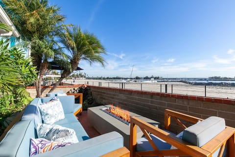 View (from property/room), Balcony/Terrace, Seating area, Beach, Sea view
