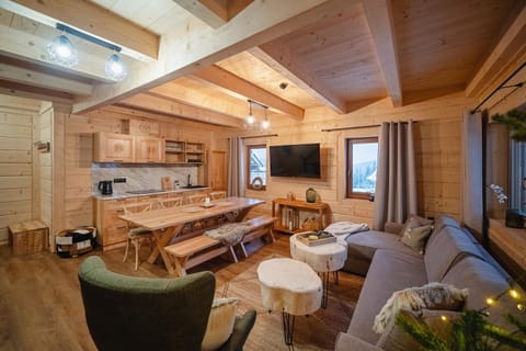 Kitchen or kitchenette, Living room, Seating area, Dining area