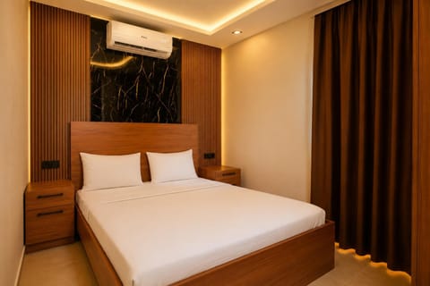 Bed, Photo of the whole room, Bedroom, air conditioner
