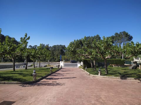 Patio, Facade/entrance, Off site, Garden, Pets