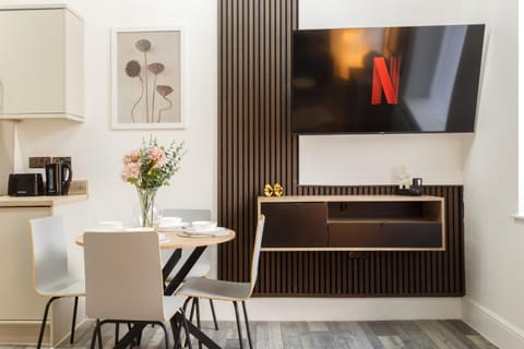 TV and multimedia, Kitchen or kitchenette, Living room, Other, Decorative detail, Seating area, Dining area, furniture, heating