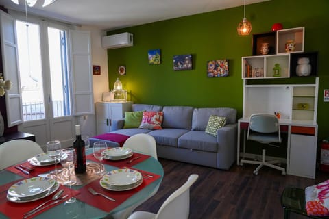 Living room, Seating area, Dining area, air conditioner