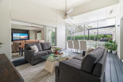 Patio, Balcony/Terrace, Living room, Seating area, Dining area, Evening entertainment