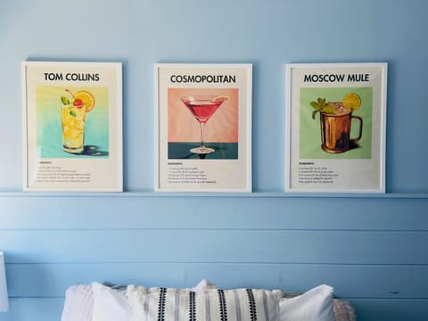 The Cocktail Cabin! 2 Miles to Cedar Point Cabin in Sandusky