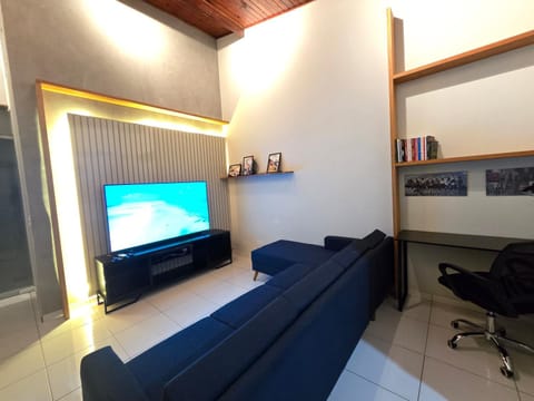 Communal lounge/ TV room, TV and multimedia, Living room, Seating area, Evening entertainment