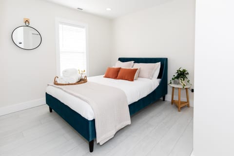 Family Duplex Suite in Downtown Sandusky Sleeps 12! House in Sandusky