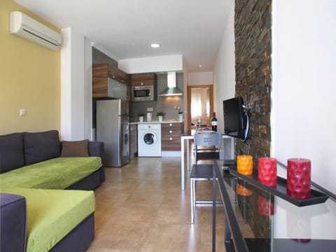 Kitchen or kitchenette, Seating area, Dining area