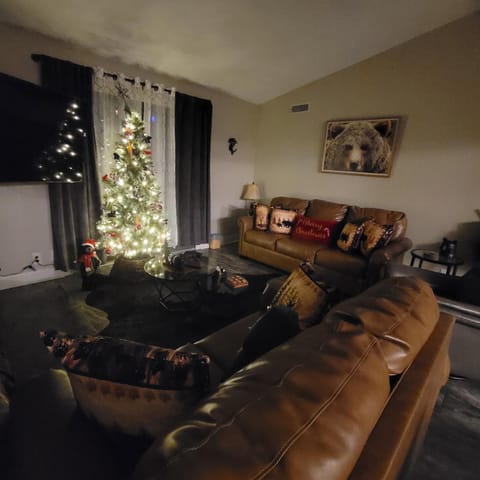 Bear Den on Lake Ouachita 2BR Condo at Mountain Harbor Resort House in Lake Ouachita